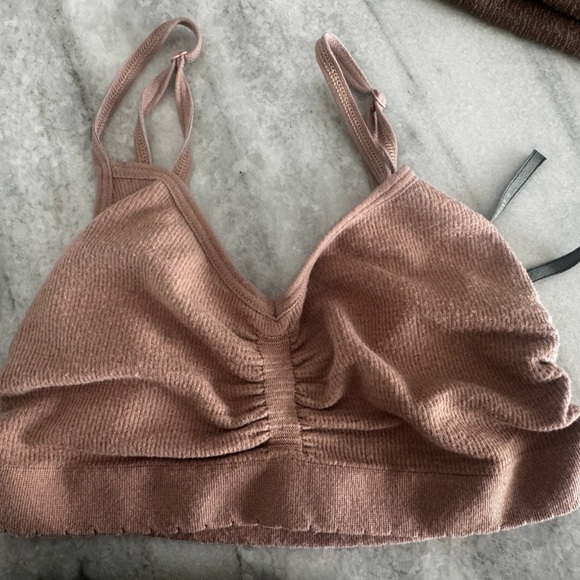 Boho Bundle 9 PC ($250 Value) Anthropologie, Fashion Nova, PINK + Cropped tops 🔥 - Picture 8 of 15